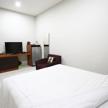 Reddoorz @ Menteng Jakarta Exterior photo