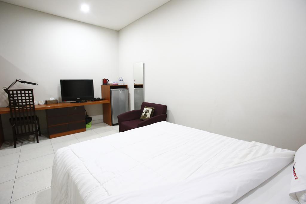 Reddoorz @ Menteng Jakarta Exterior photo